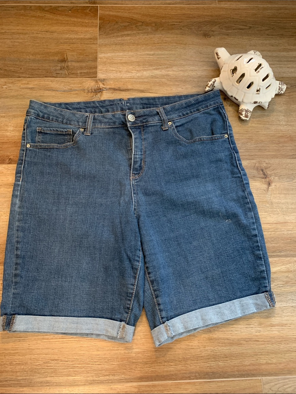 Classic Dark Blue Denim Roll-Cuff Women's Shorts by Time and tru size 18